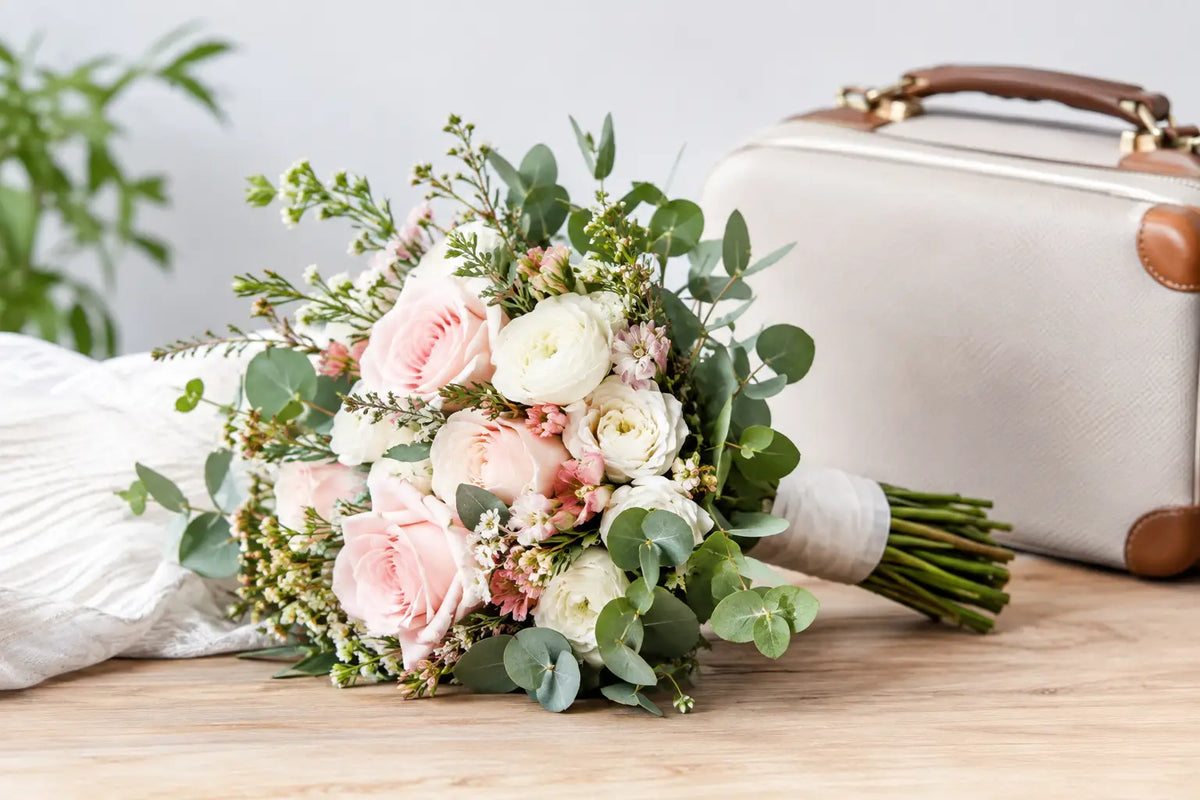 Wedding Flowers That Look Beautiful and Travel Well